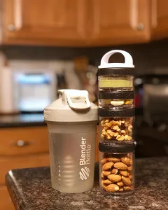 Шейкер спортивний BlenderBottle Classic Loop 590 мл сірий