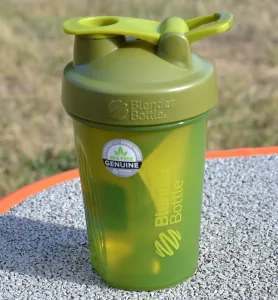 Шейкер спортивний BlenderBottle Classic Loop 590 мл мохово-зелений
