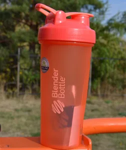 Шейкер спортивний BlenderBottle Classic Loop 820 мл кораловий