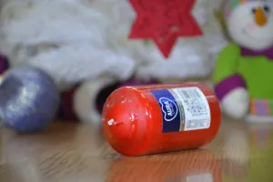 Свічка столова циліндр Bispol sw60/100 030 червоний