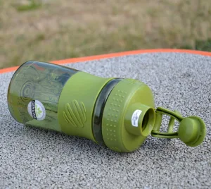 Шейкер спортивний пляшка BlenderBottle SportMixer Flip 590 мл мохово-зелений