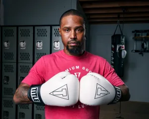 Рукавички Боксерські рукавиці TITLE Boxing Vegan White/Black 14 унцій (капа в комплекті)