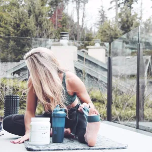 Шейкер спортивний BlenderBottle Classic Loop 820 мл темно-синій