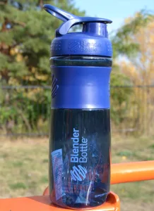 Шейкер спортивний пляшка BlenderBottle SportMixer Flip 820 мл темно-синій