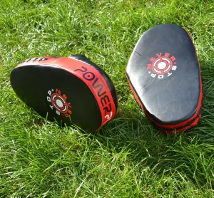 Лапи боксерські PowerPlay 3051 чорно червоні PU [пара]