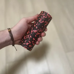 Масажний ролик (роллер) гладкий PowerPlay PP-4346 Mini EPP Foam Roller чорно/червоний 15x5,3 см