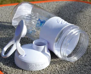 Шейкер спортивний пляшка BlenderBottle SportMixer Flip 820 мл білий
