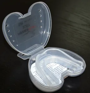 Капа боксерська PowerPlay 3306 JR дитяча (вік до 10) прозора з смаком м'яти