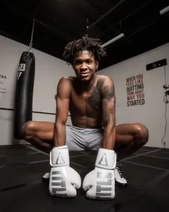 Боксерські рукавиці TITLE Boxing Inferno Intensity Elastic White 18 унцій (капа в комплекті)