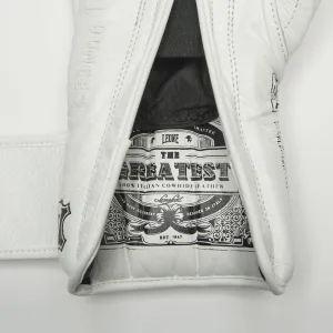 Боксерські рукавиці Leone GN111 THE GREATEST White 12 унцій (бинти 4 м. в комплекті)