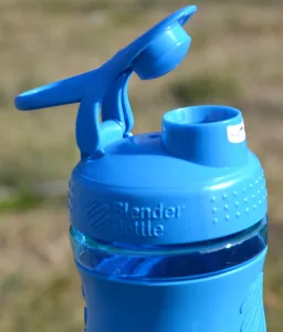 Шейкер спортивний пляшка BlenderBottle SportMixer Flip 820 мл блакитний