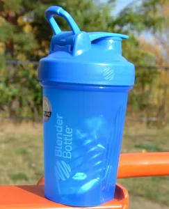 Шейкер спортивний BlenderBottle Classic Loop 590 мл блакитний