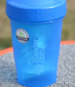 Шейкер спортивний BlenderBottle Classic Loop 590 мл блакитний