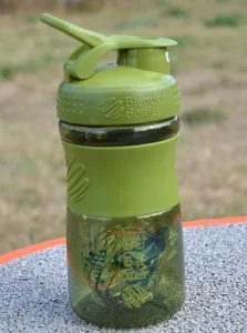 Шейкер спортивний пляшка BlenderBottle SportMixer Flip 590 мл мохово-зелений