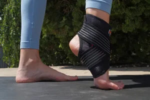 Бандаж на гомілкостоп Power System PS-6013 Neo Knee Support Black/Red 1 шт. - M