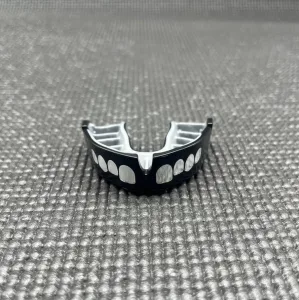 Капа OPRO Silver доросла (вік 11+) Grillz Black/Silver (art.102502013)