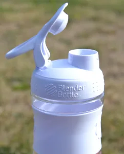 Шейкер спортивний пляшка BlenderBottle SportMixer Flip 820 мл білий