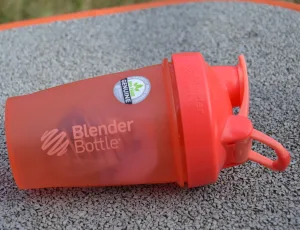 Шейкер спортивний BlenderBottle Classic Loop 590 мл кораловий