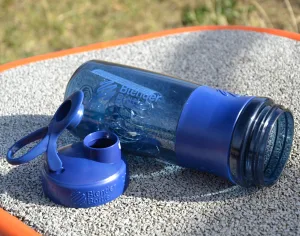 Шейкер спортивний пляшка BlenderBottle SportMixer Flip 820 мл темно-синій