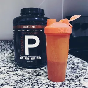 Шейкер спортивний BlenderBottle Classic Loop 820 мл кораловий