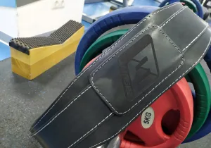 Пояс атлетичний EasyFit Training Belt чорний - S