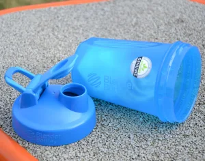 Шейкер спортивний BlenderBottle Classic Loop 590 мл блакитний