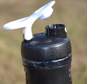 Шейкер спортивний пляшка BlenderBottle SportMixer Flip 590 мл чорний/білий