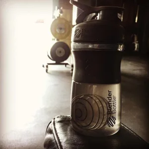 Шейкер спортивний пляшка BlenderBottle SportMixer Flip 590 мл чорний