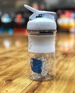 Шейкер спортивний пляшка BlenderBottle SportMixer Flip 590 мл Білий