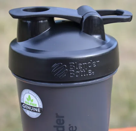 Шейкер спортивний BlenderBottle Classic Loop 590 мл чорний