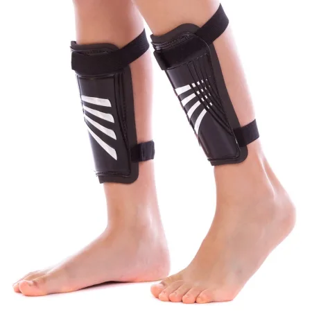 Щитки футбольні на липучці 618 розмір М чорний