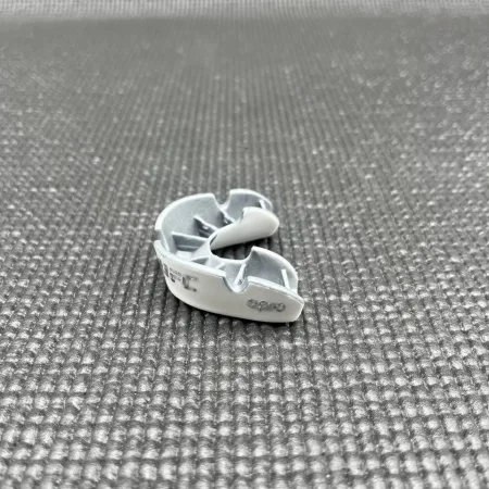 Капа OPRO Silver UFC доросла (вік 11+) White/Silver (ufc.102514003)