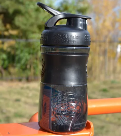 Шейкер спортивний пляшка BlenderBottle SportMixer Flip 590 мл чорний