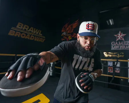 Лапи боксерські TITLE Boxing Gel Tech Punch Mitts 2,0 Black