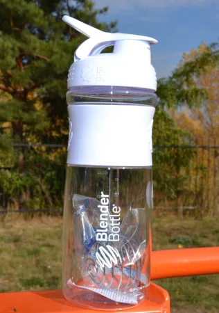 Шейкер спортивний пляшка BlenderBottle SportMixer Flip 820 мл білий