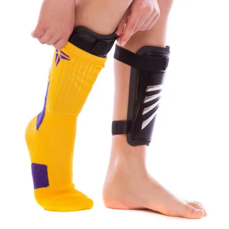 Щитки футбольні на липучці 618 розмір М чорний