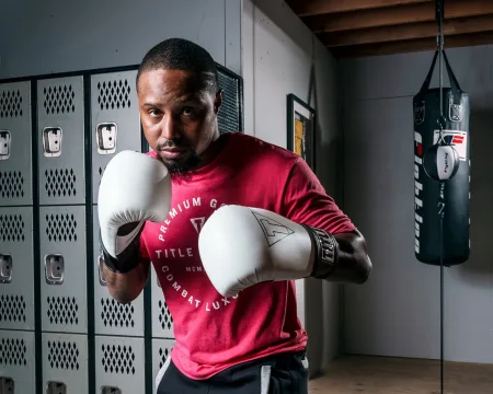 Рукавички Боксерські рукавиці TITLE Boxing Vegan White/Black 14 унцій (капа в комплекті)