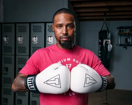 Рукавички Боксерські рукавиці TITLE Boxing Vegan White/Black 14 унцій (капа в комплекті)