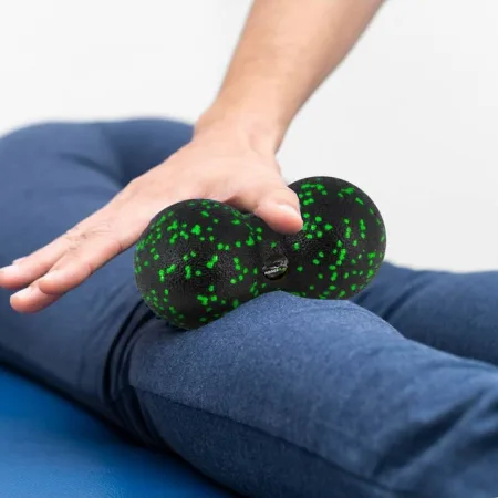 Масажний м'яч подвійний PowerPlay PP-4352 Epp foam peanut ball (d8*16cm.) чорно/зелений