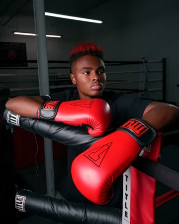 Рукавички боксерські рукавиці TITLE Boxing Vegan Red/Black 12 унцій (капа в комплекті)