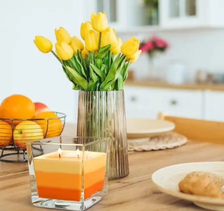 Ароматична свічка у стакані із триколірним наповненням апельсин SNK80 63