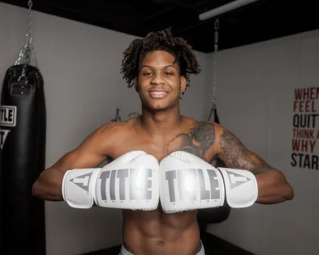 Боксерські рукавиці TITLE Boxing Inferno Intensity Elastic White 18 унцій (капа в комплекті)