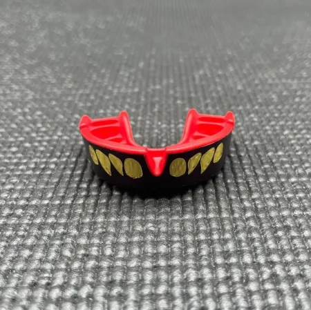 Капа OPRO Gold доросла (вік 11+) JAWS Black/Red (art.102504011)