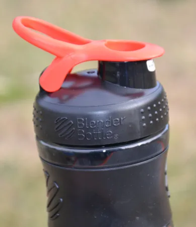 Шейкер спортивний пляшка BlenderBottle SportMixer Flip 590 мл чорний/червоний