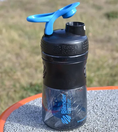 Шейкер спортивний пляшка BlenderBottle SportMixer Flip 590 мл чорний/блакитний