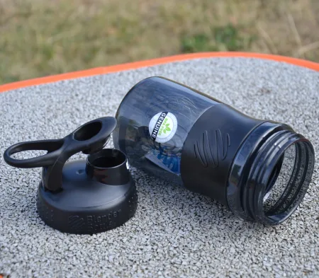 Шейкер спортивний пляшка BlenderBottle SportMixer Flip 590 мл чорний
