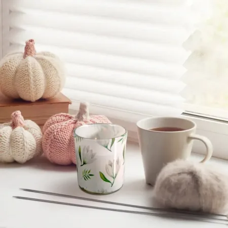 Ароматична свічка в скляному стакані Bispol біла квітка (SN 72s-42)