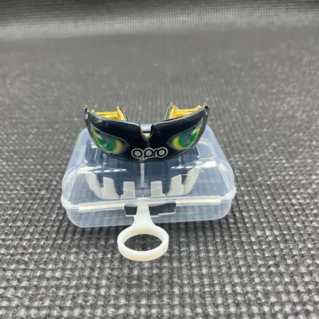 Капа OPRO Instant Eyes доросла (вік 11+) Black/Green (art.102524001)