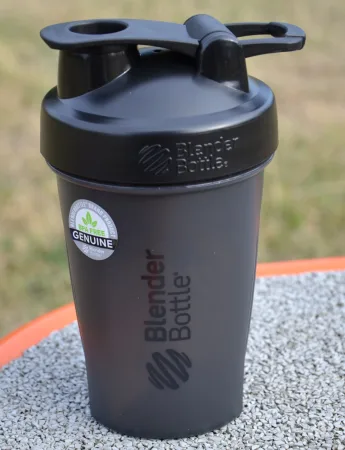 Шейкер спортивний BlenderBottle Classic Loop 590 мл чорний