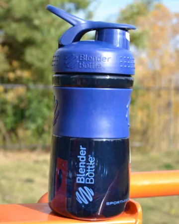Шейкер спортивний пляшка BlenderBottle SportMixer Flip 590 мл Темно-синій